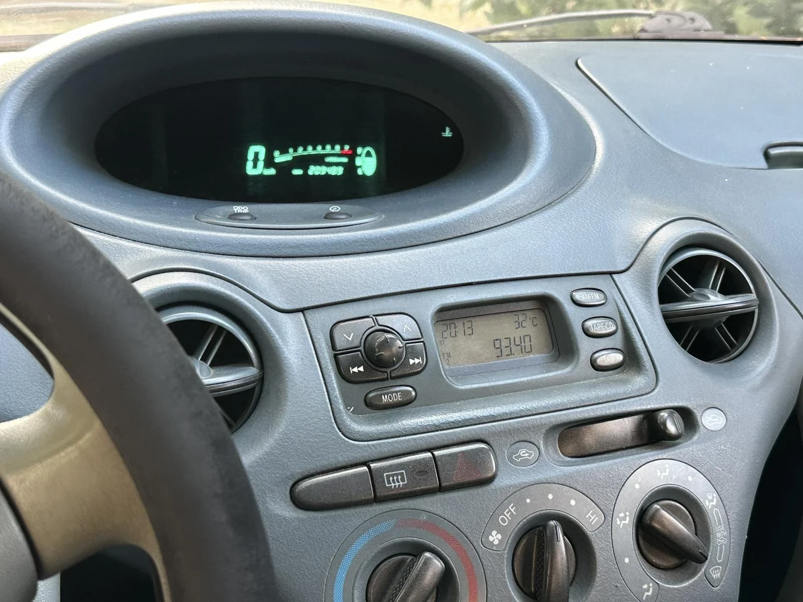 Toyota Yaris 1.0 vvt-i - изображение 5