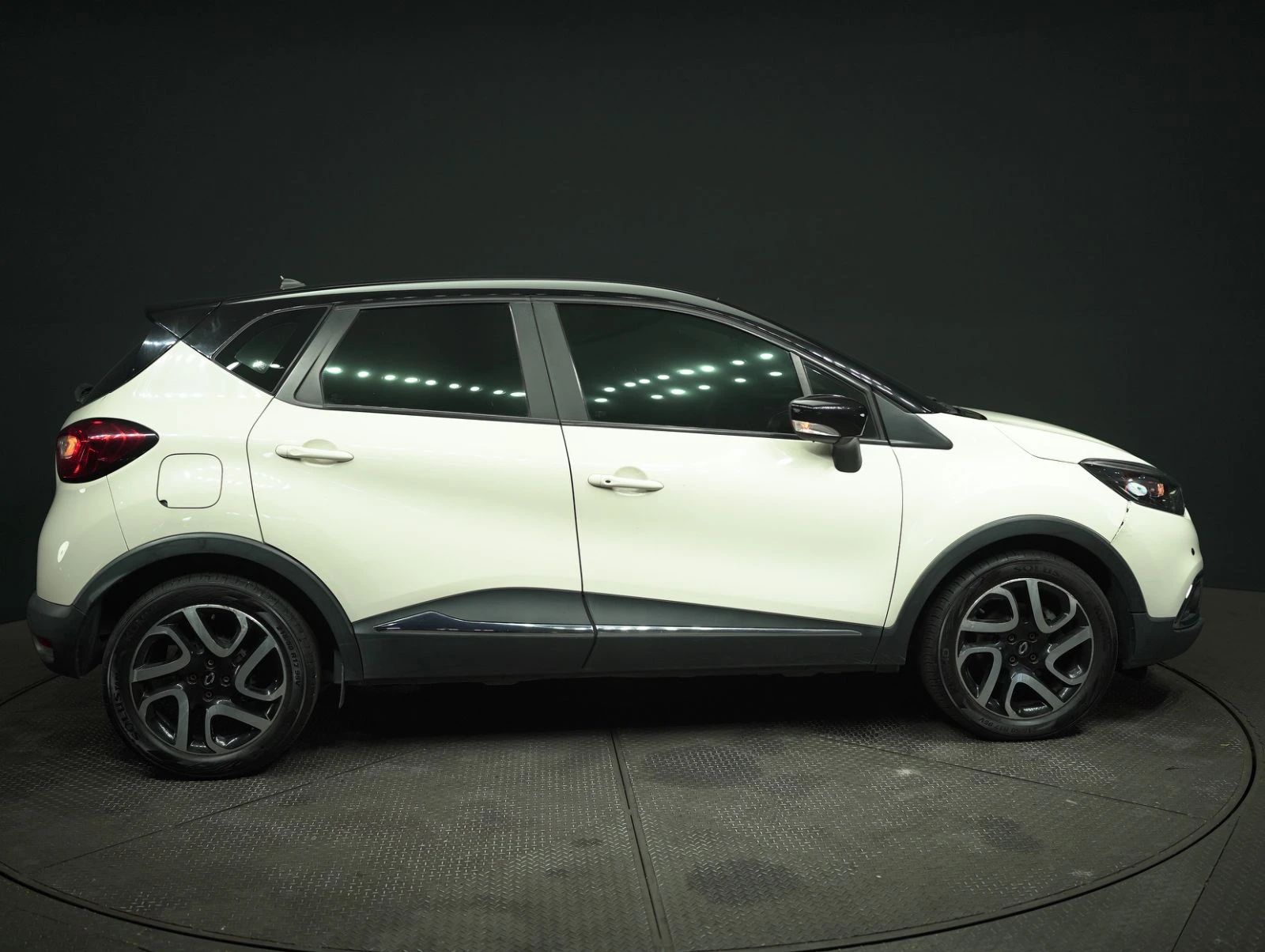 Renault Captur 1.5 DCI Renault Samsung ОЧАКВАН ВНОС - КАТО НОВ - изображение 6