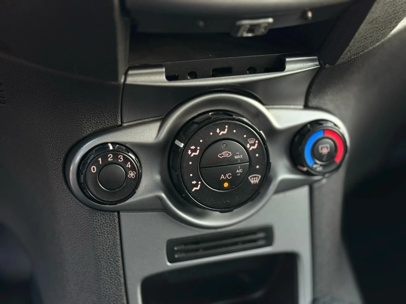 Ford Fiesta 1.4TDCI A/C | Mobile.bg � ����������� 12