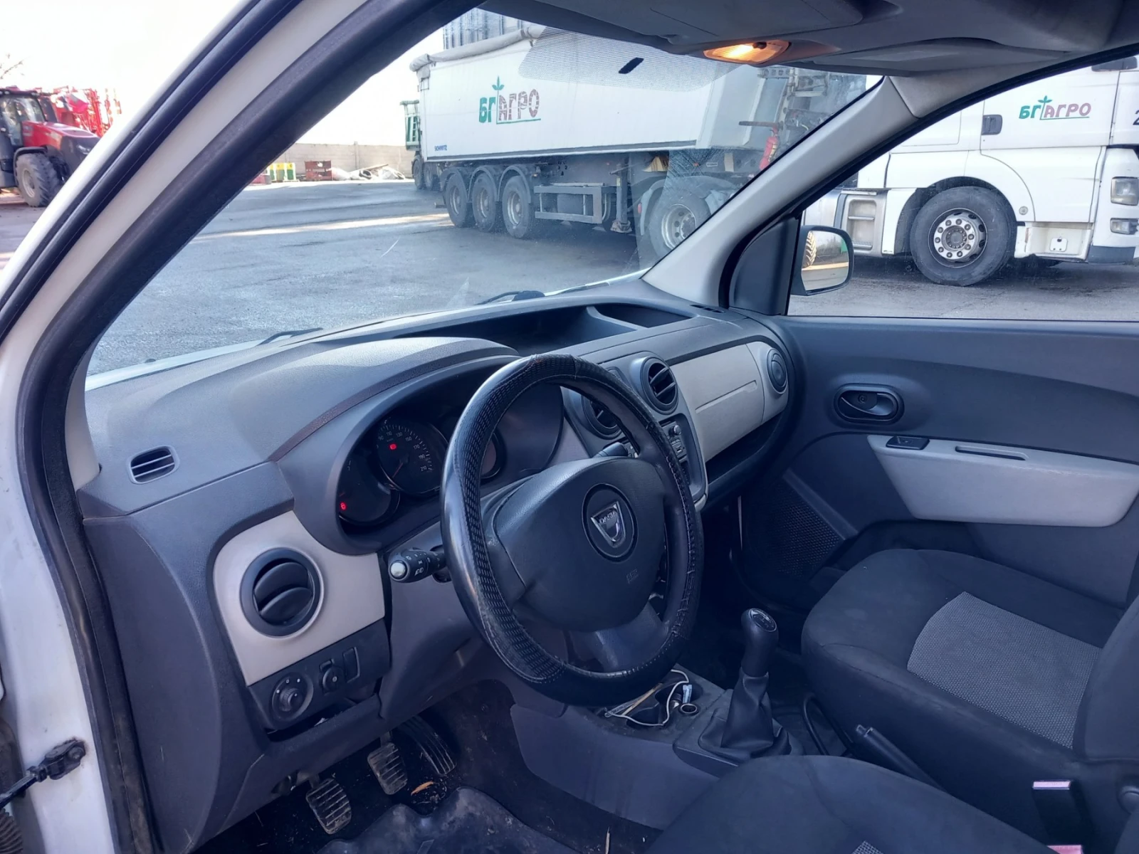 Dacia Dokker, снимка 7 - Автомобили и джипове - 53903499