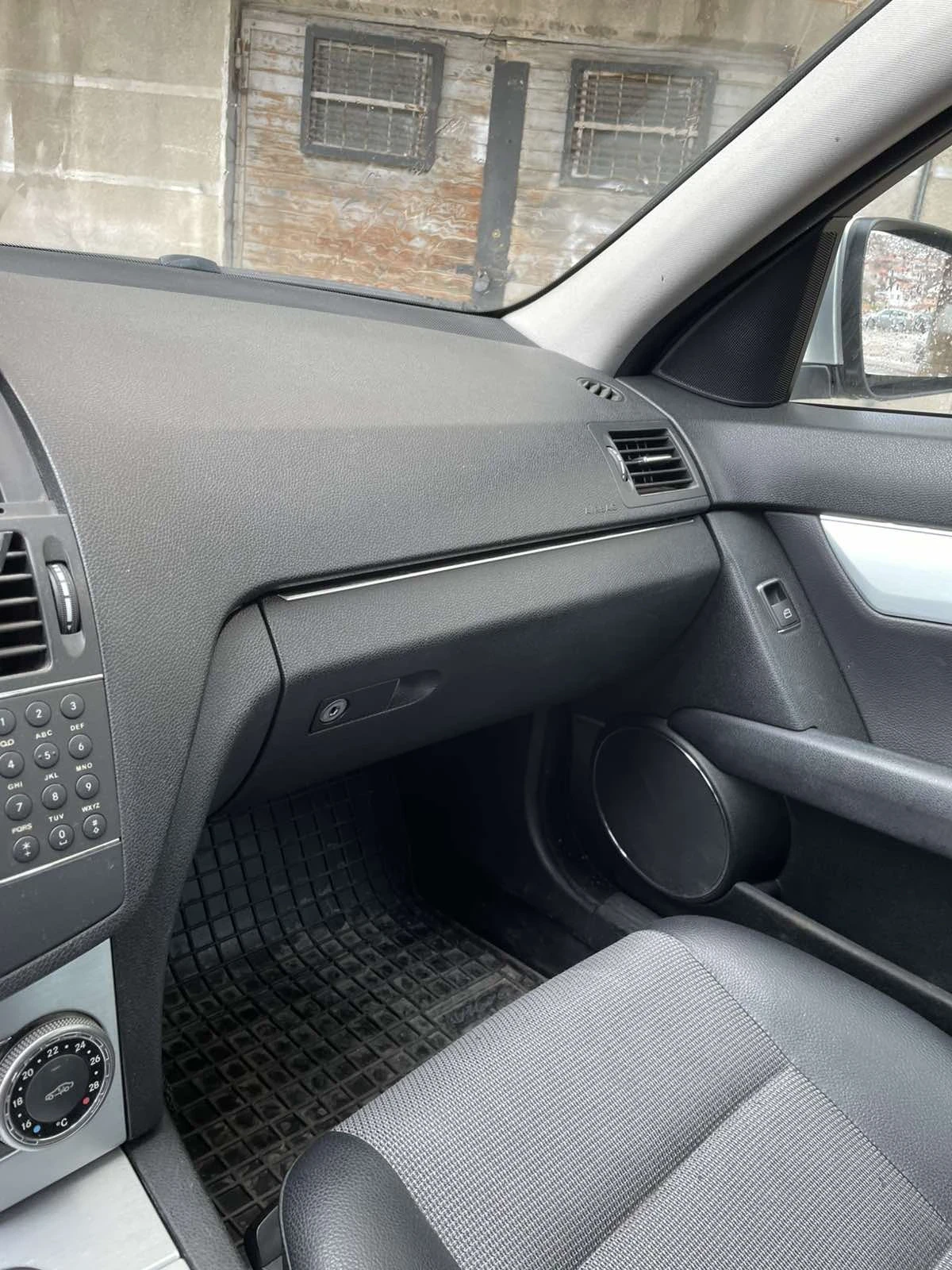 Mercedes-Benz C 220, снимка 8 - Автомобили и джипове - 53927535