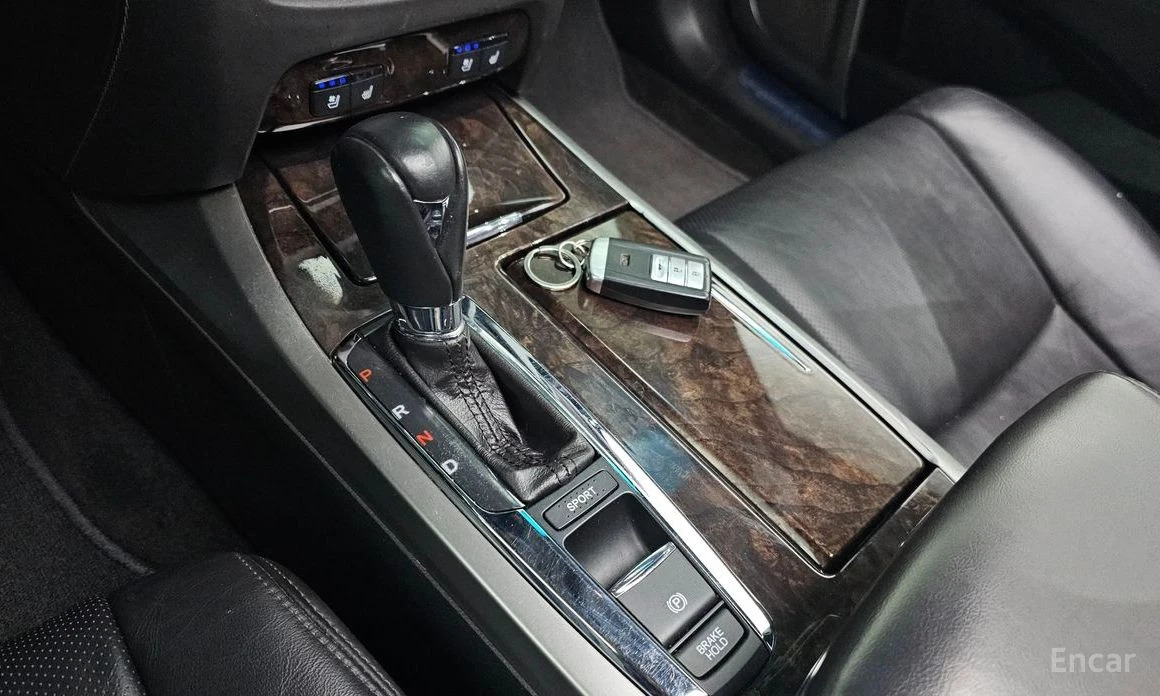 Honda Legend 3.5* ПОДГРЕВ* ОБДУХВАНЕ* КАМЕРА* LANE* ASSIST* , снимка 12 - Автомобили и джипове - 54196500