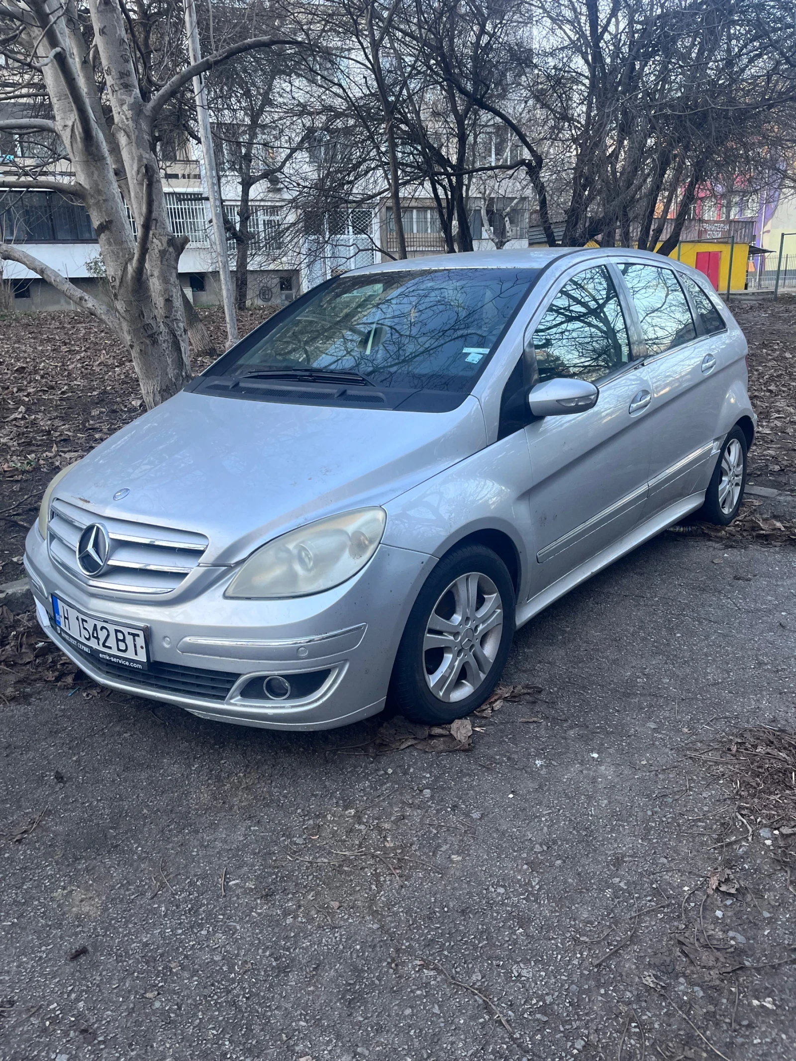 Mercedes-Benz B 180