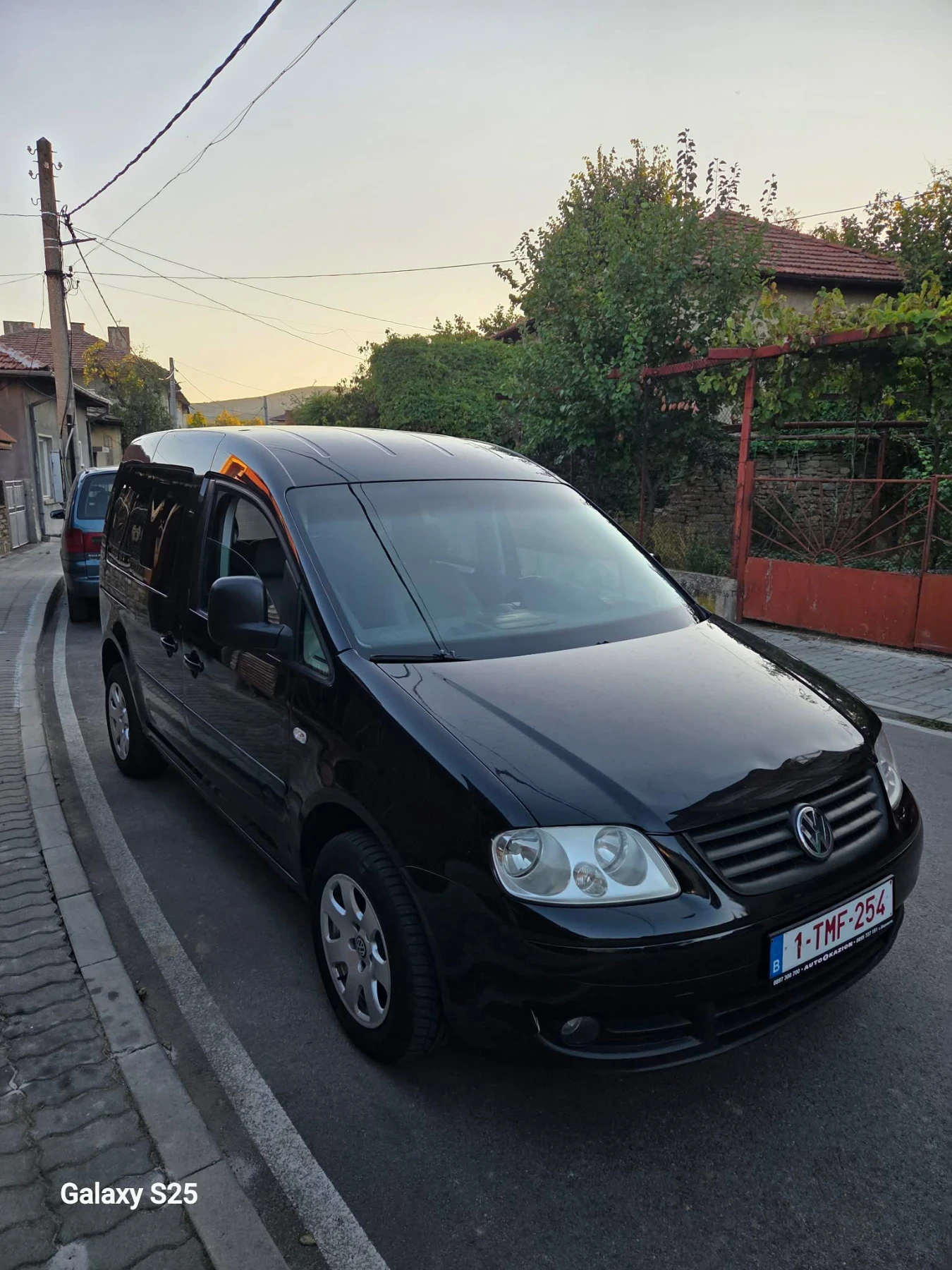 VW Caddy 1.9 TDI, снимка 2 - Автомобили и джипове - 55683051