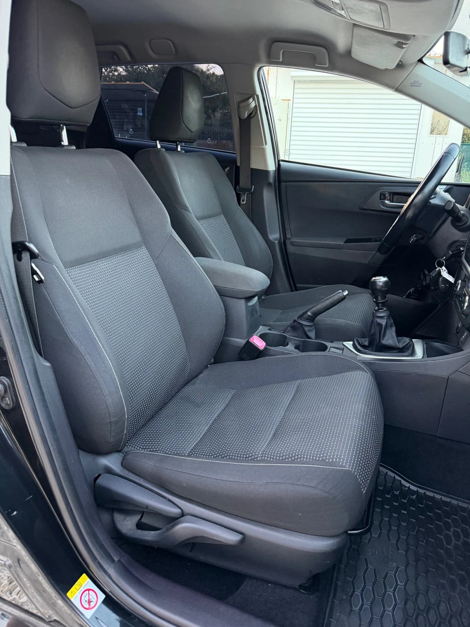 Toyota Auris 2.0 D-4D Life, снимка 10 - Автомобили и джипове - 55948756