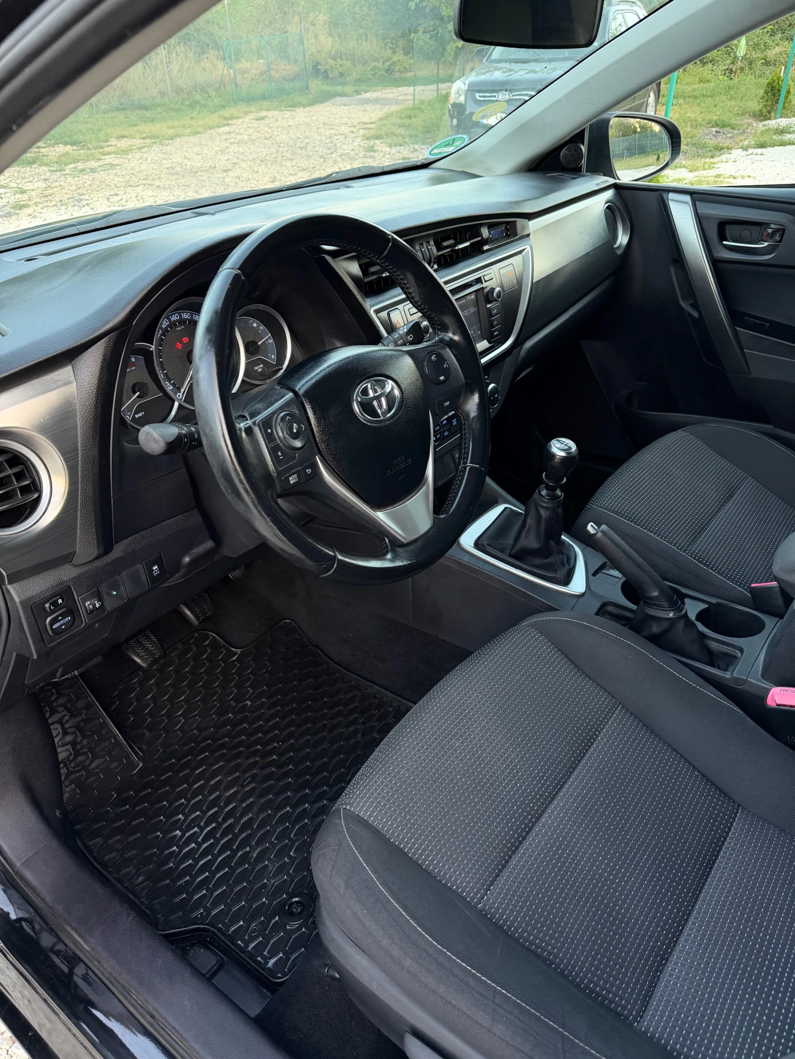 Toyota Auris 2.0 D-4D Life, снимка 8 - Автомобили и джипове - 55948756