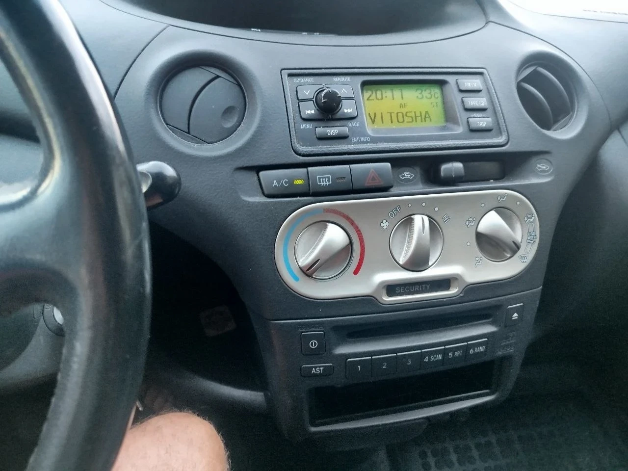 Toyota Yaris 1.4 D4D, снимка 9 - Автомобили и джипове - 56045854