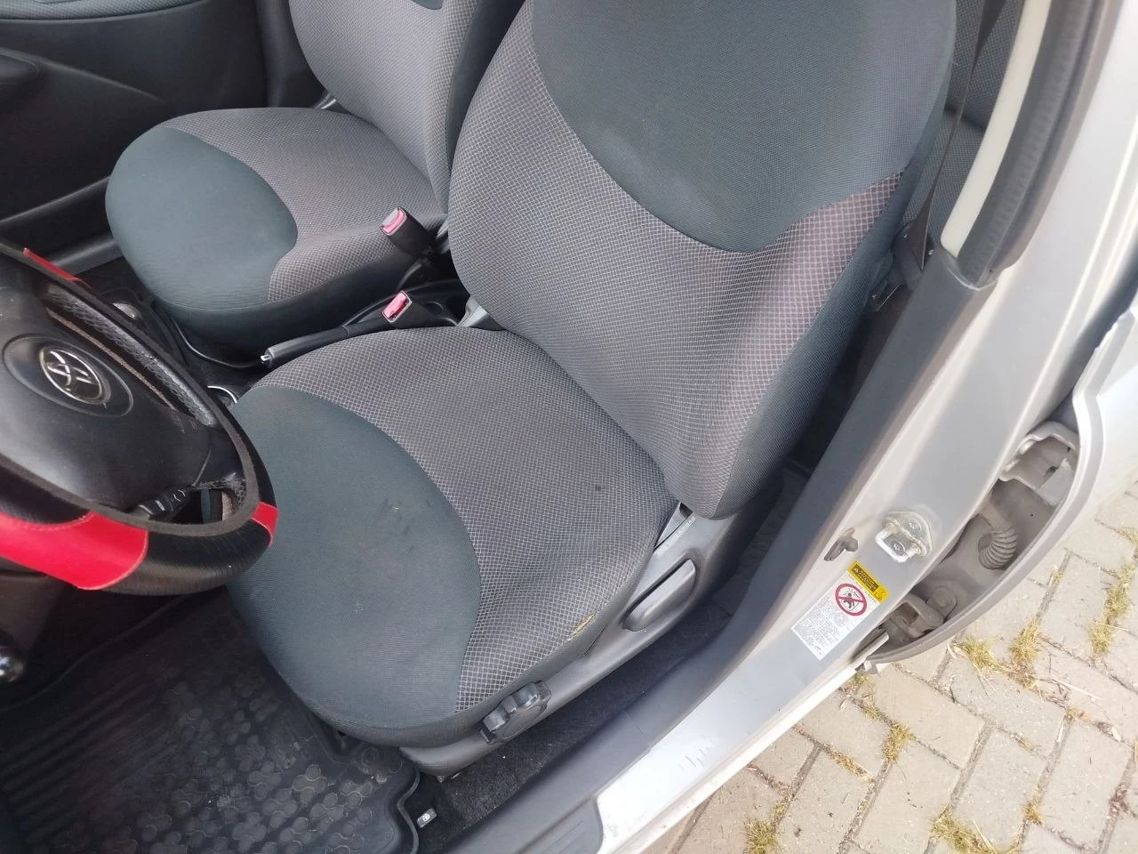 Toyota Yaris 1.4 D4D, снимка 14 - Автомобили и джипове - 56045854