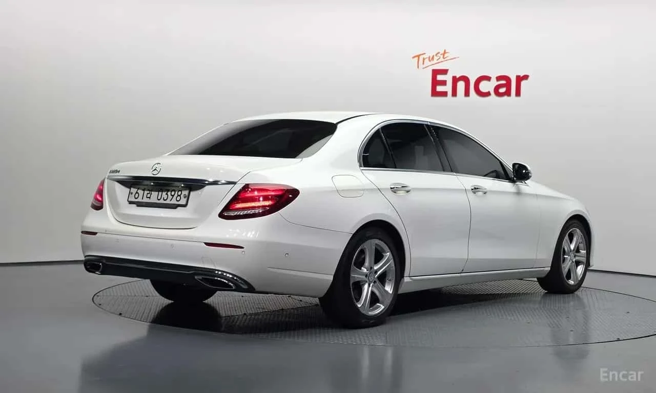 Mercedes-Benz E 220 * E220d Avantgarde * , снимка 2 - Автомобили и джипове - 56594537