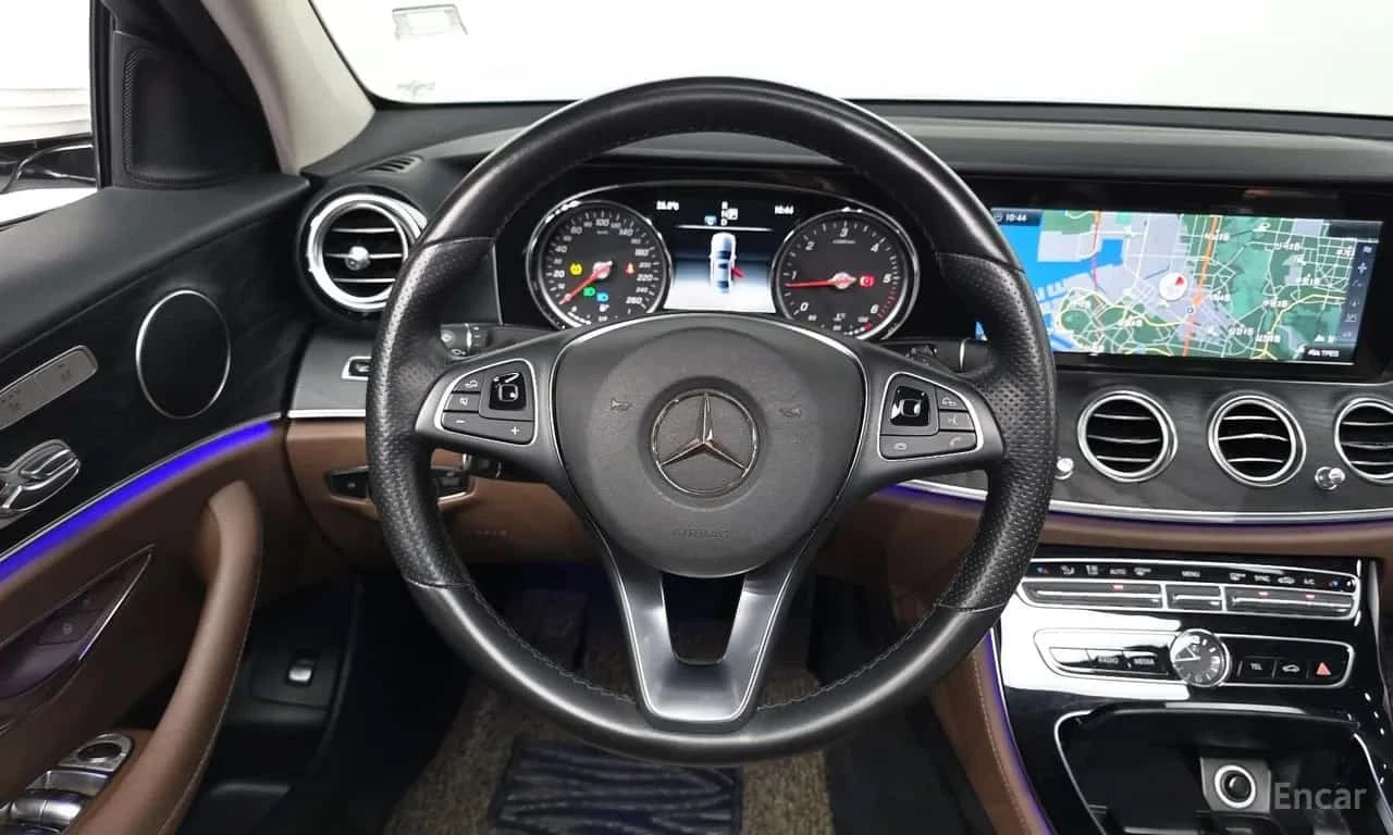 Mercedes-Benz E 220 * E220d Avantgarde * , снимка 13 - Автомобили и джипове - 56594537