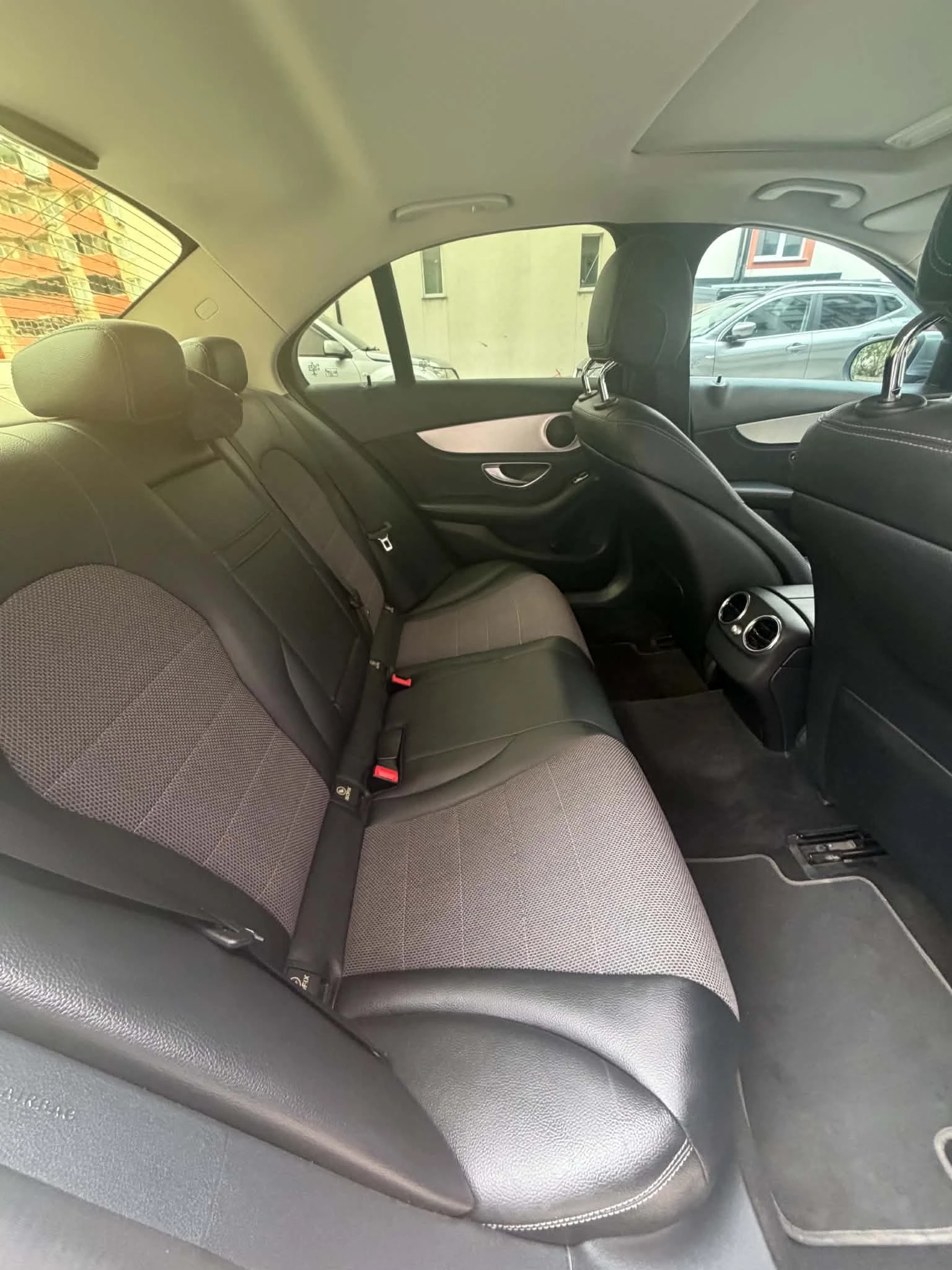 Mercedes-Benz C 220, снимка 8 - Автомобили и джипове - 56730621
