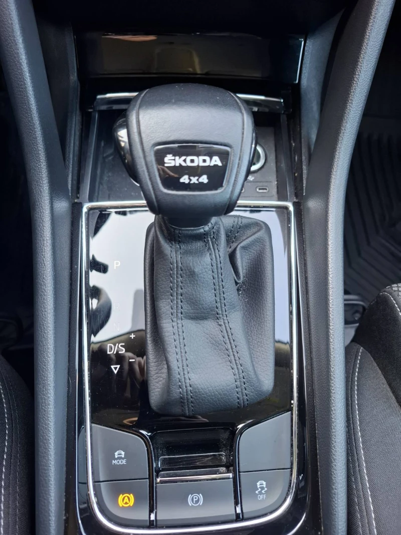 Skoda Karoq VISION, снимка 9 - Автомобили и джипове - 53495169