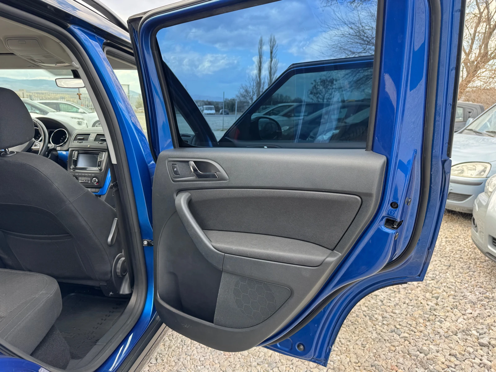 Skoda Yeti 2.0TDI, снимка 10 - Автомобили и джипове - 53991934