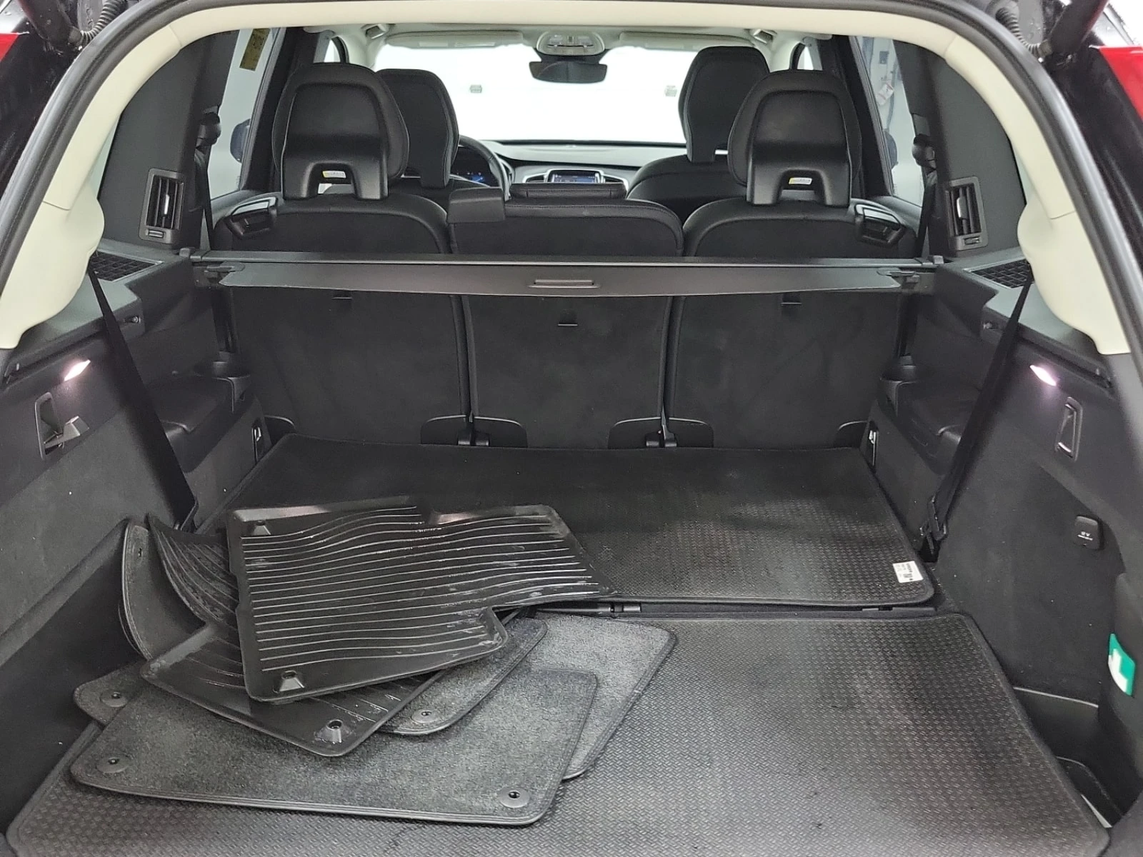 Volvo Xc90  PLUS BRIGHT THEME / DIS / 360 / PANO, снимка 15 - Автомобили и джипове - 55999289