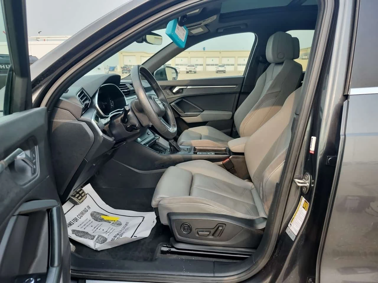 Audi Q3 * PROGRESSIV * CARFAX * БЕЗ ПЪРВОНАЧАЛНА ВНОСКА, снимка 5 - Автомобили и джипове - 56277523