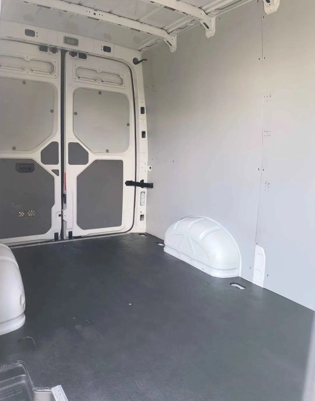 VW Crafter 2.0TDI Автоматик, снимка 8 - Бусове и автобуси - 54416870