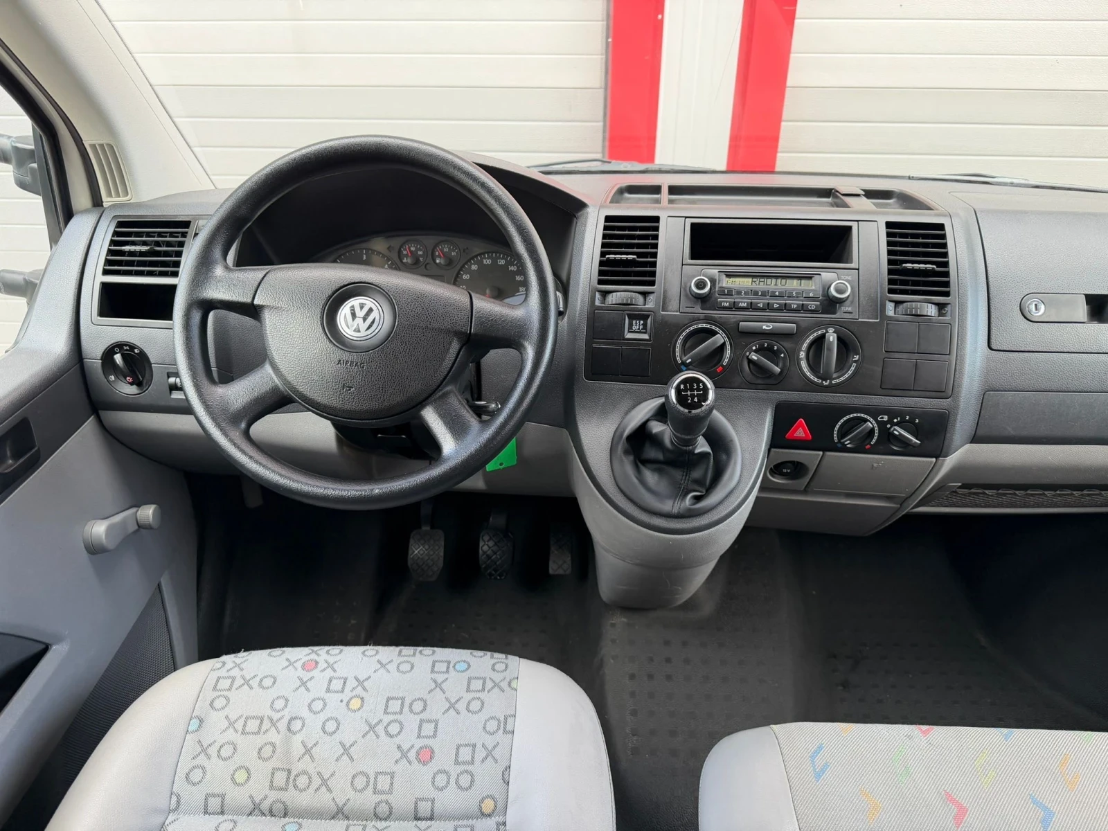 VW Transporter 1.9TDI T-5 6-МЕСТЕН 5-СКОРОСТИ ЛИЗИНГ!!!, снимка 14 - Бусове и автобуси - 54782315