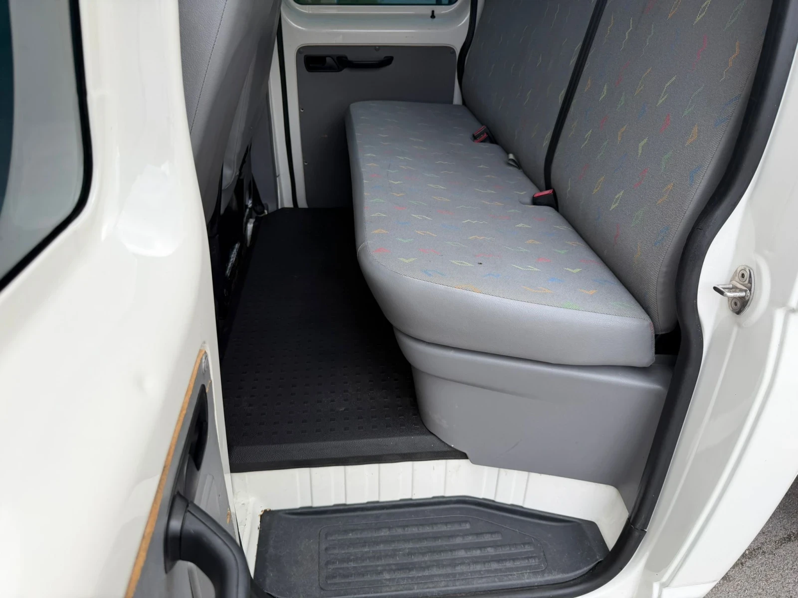 VW Transporter 1.9TDI T-5 6-МЕСТЕН 5-СКОРОСТИ ЛИЗИНГ!!!, снимка 17 - Бусове и автобуси - 54782315