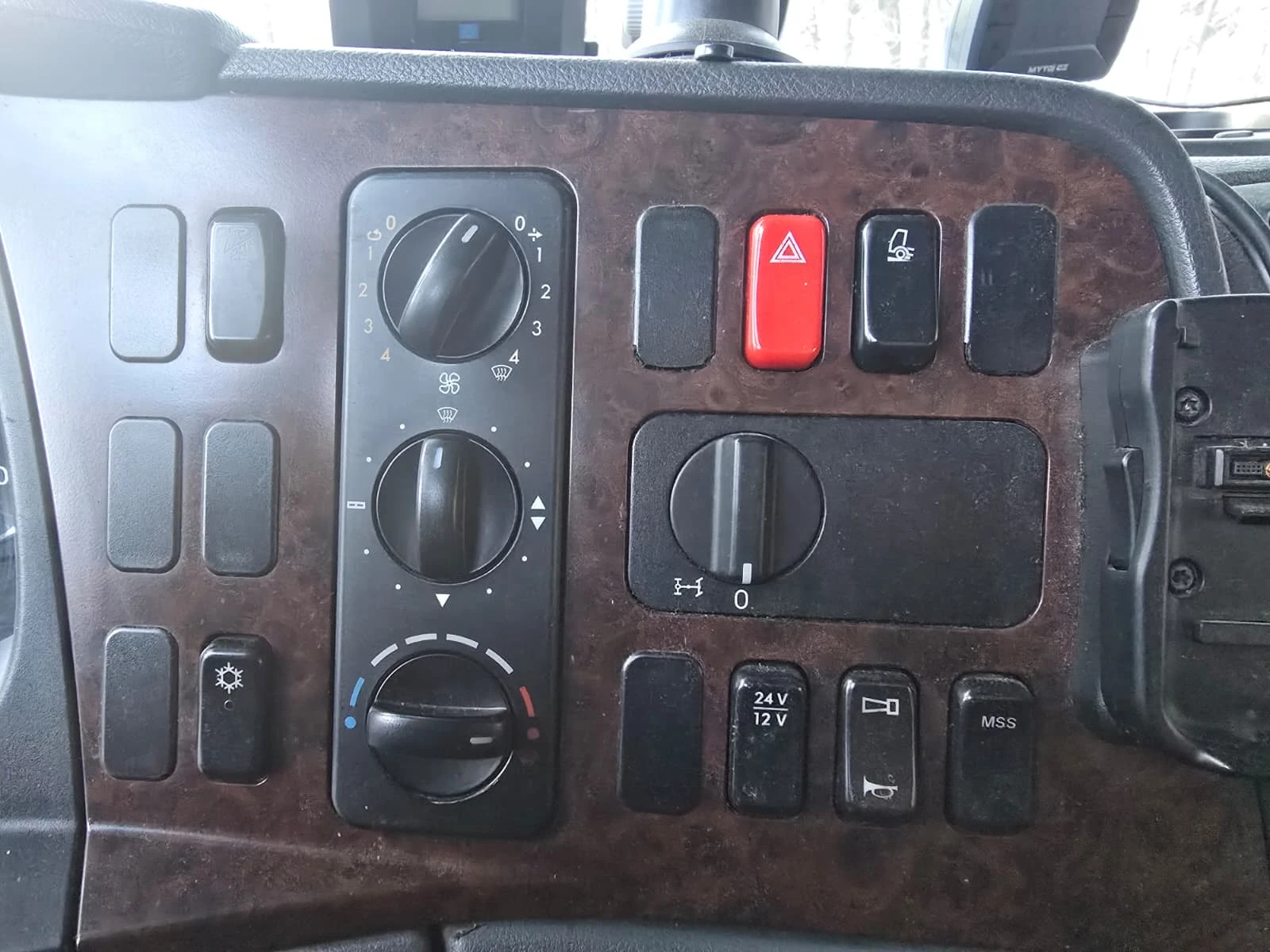 Mercedes-Benz Atego 1229L | вкл. Franz Mersch FM109-TDL платформа, снимка 11 - Камиони - 54173064