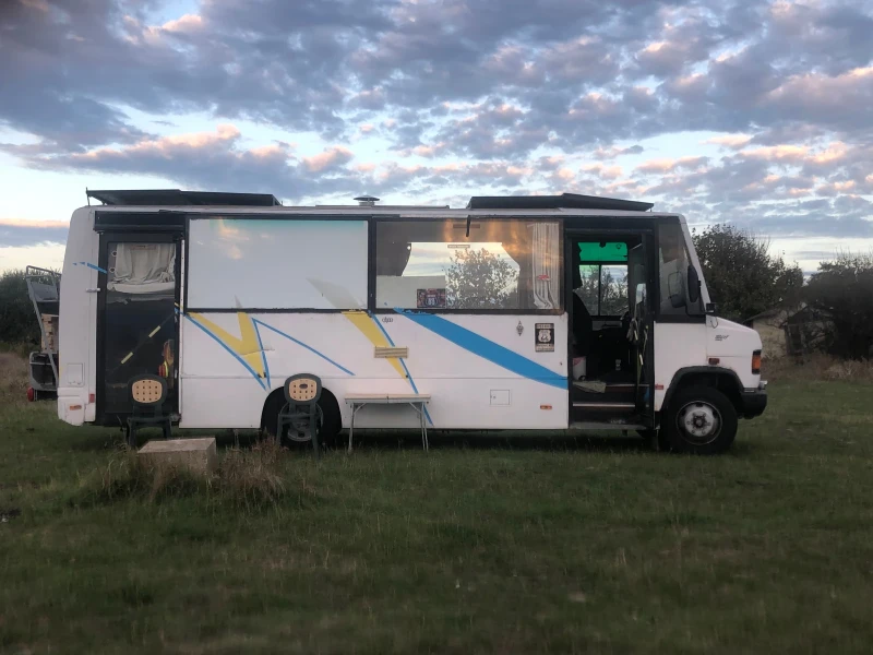 Кемпер Mercedes-Benz, снимка 2 - Каравани и кемпери - 47504551