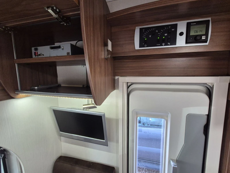 Кемпер Pilote C700 Essentiel 6 места!, снимка 11 - Каравани и кемпери - 52503355