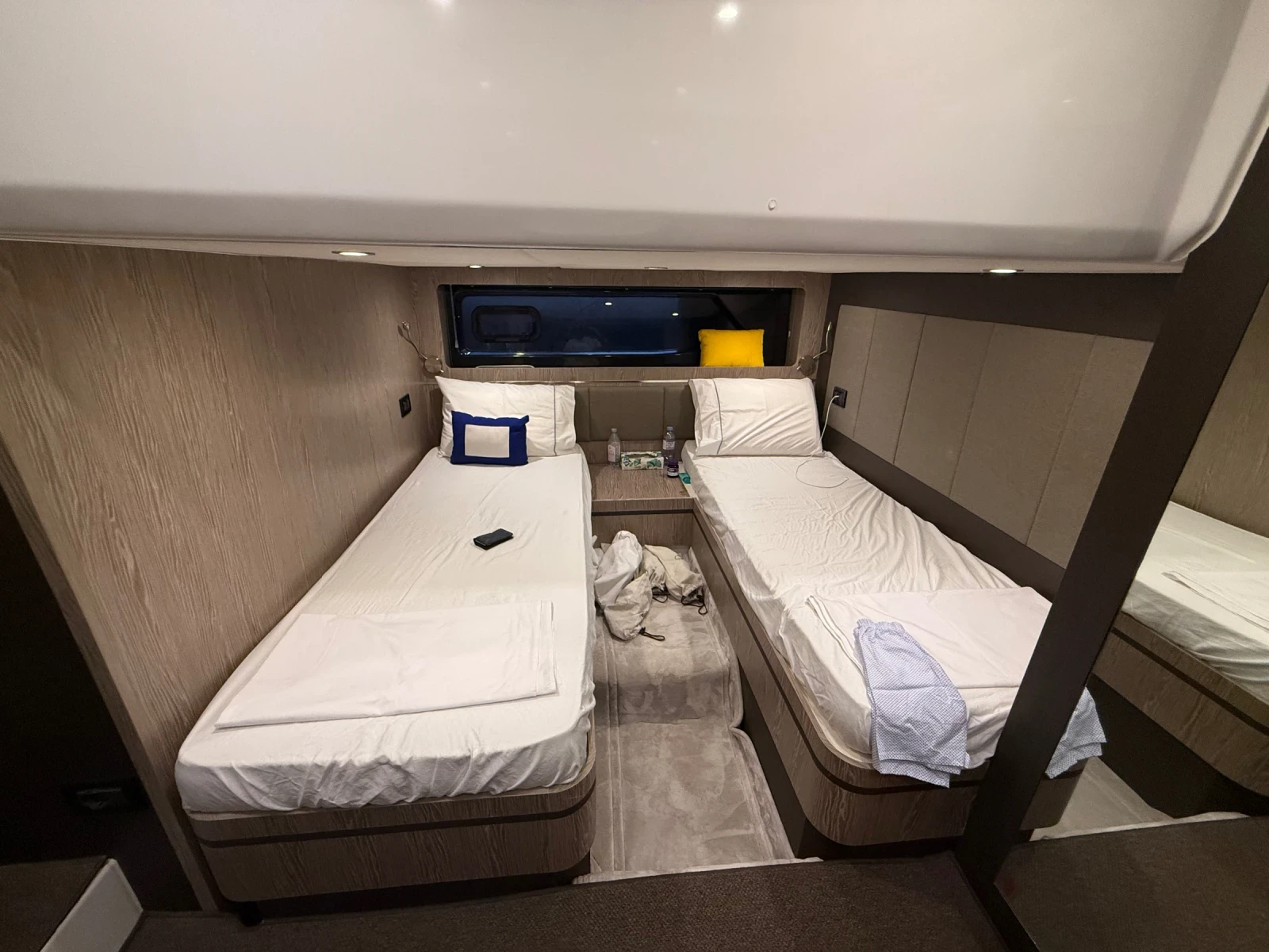 Моторна яхта Azimut Atlantis 43 - изображение 4