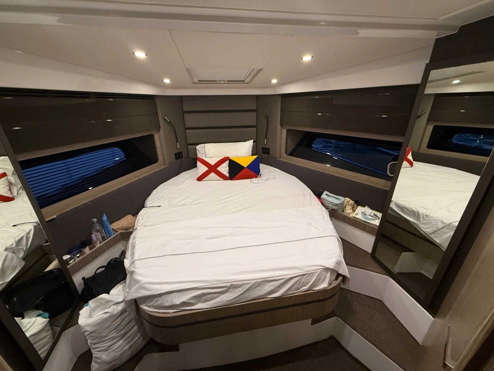 Моторна яхта Azimut Atlantis 43 - изображение 5
