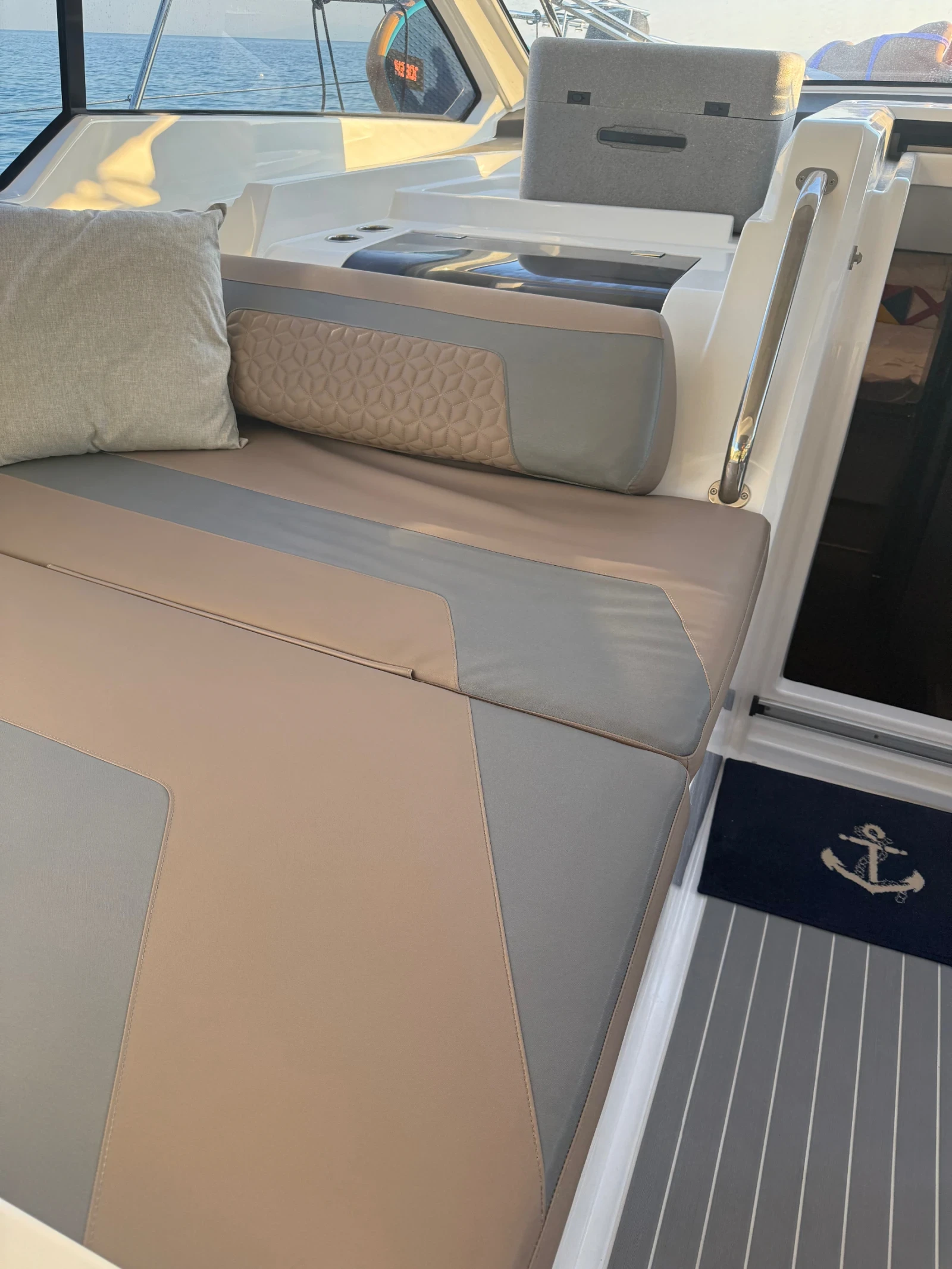 Моторна яхта Azimut Atlantis 43 - изображение 8