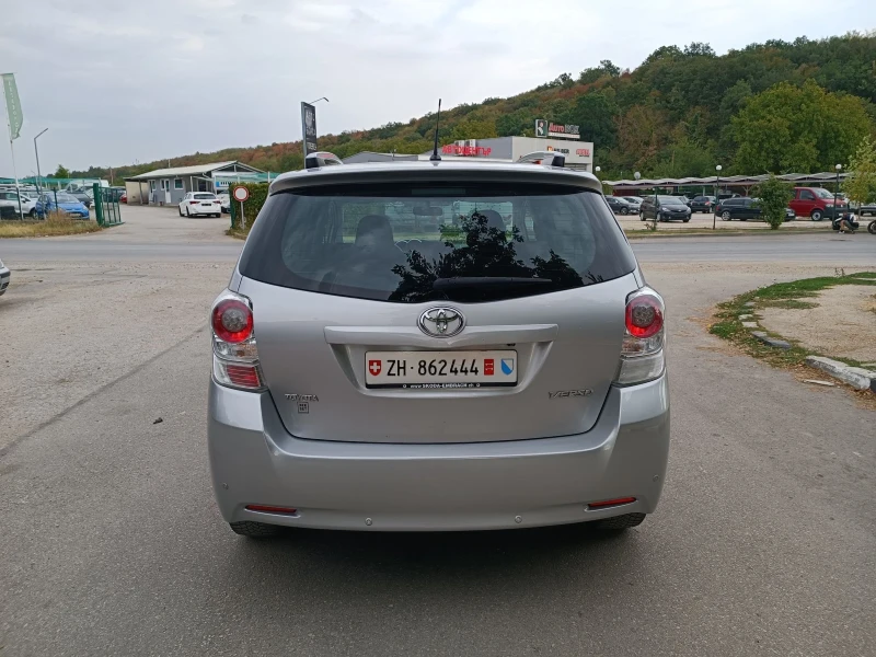 Toyota Verso 1.8i-147кс-ШВЕЙЦАРИЯ-РЪЧКА-6ск-7м, снимка 4 - Автомобили и джипове - 47044134