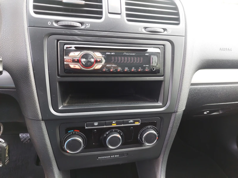 VW Golf 1, 4i 80ps СТАРИЯ МОТОР!!!, снимка 10 - Автомобили и джипове - 50746158