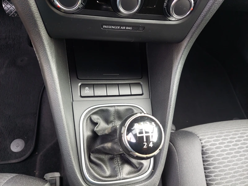 VW Golf 1, 4i 80ps СТАРИЯ МОТОР!!!, снимка 11 - Автомобили и джипове - 50746158