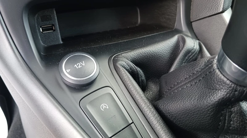 Ford Focus 1.0 TURBO, снимка 11 - Автомобили и джипове - 51555136