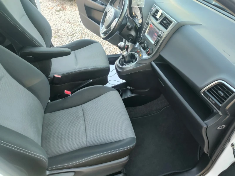 Toyota Verso S 1.3i, снимка 15 - Автомобили и джипове - 52168542