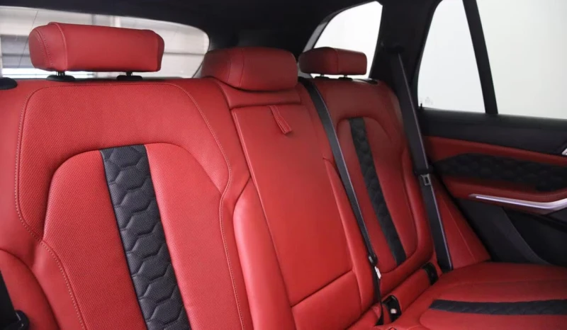 BMW X5M COMPETITION/625HP/CARBON/PANO/360/HUD/TV/H&K/679g, снимка 14 - Автомобили и джипове - 52851111