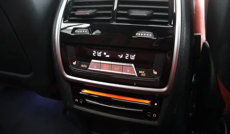 BMW X5M COMPETITION/625HP/CARBON/PANO/360/HUD/TV/H&K/679g, снимка 16 - Автомобили и джипове - 52851111