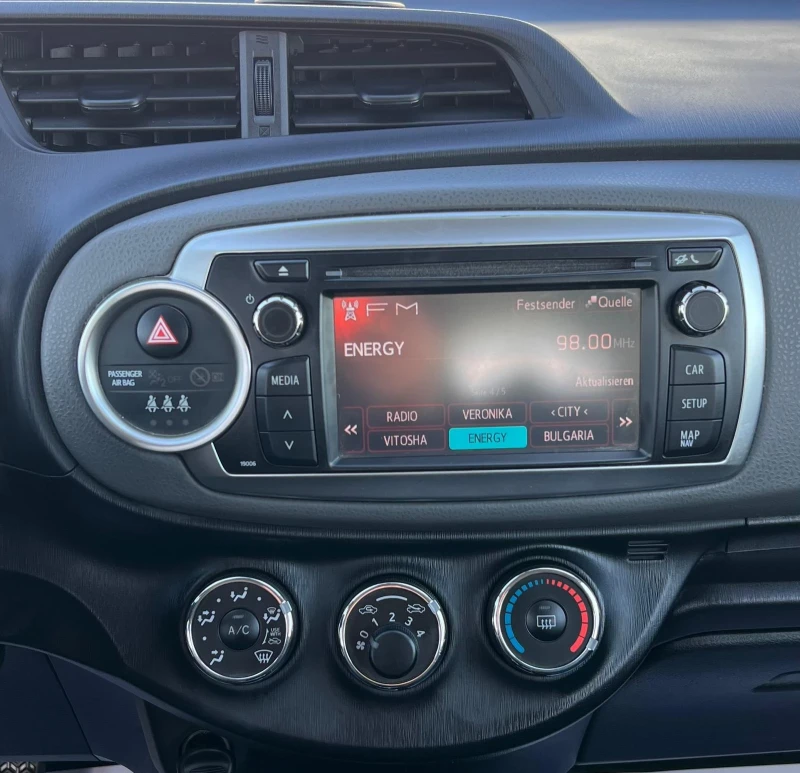 Toyota Yaris 1.3 vvt-i 99 кс. , снимка 8 - Автомобили и джипове - 53111464