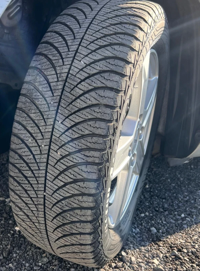 Toyota Yaris 1.3 vvt-i 99 кс. , снимка 14 - Автомобили и джипове - 53111464