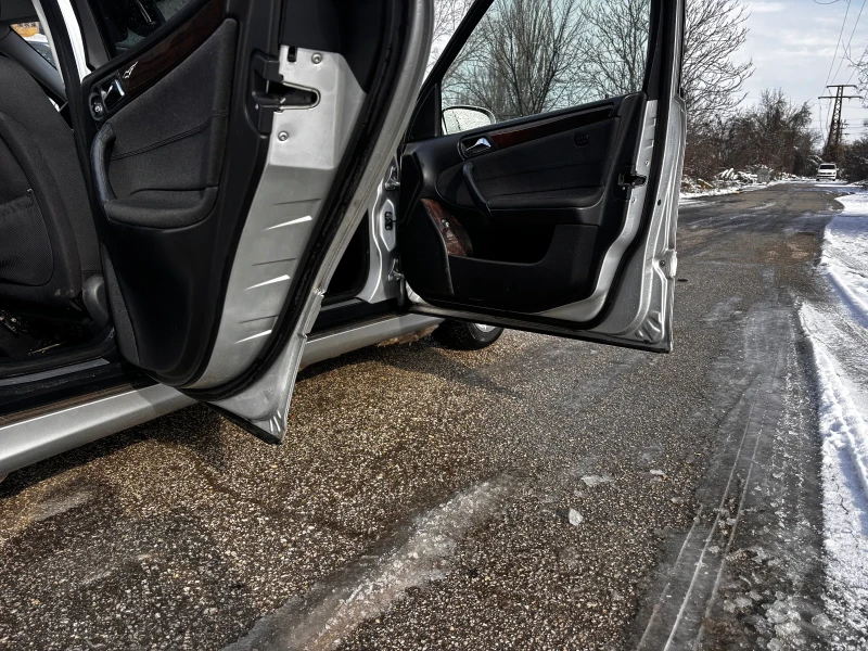 Mercedes-Benz C 220 2.2, снимка 12 - Автомобили и джипове - 53357268
