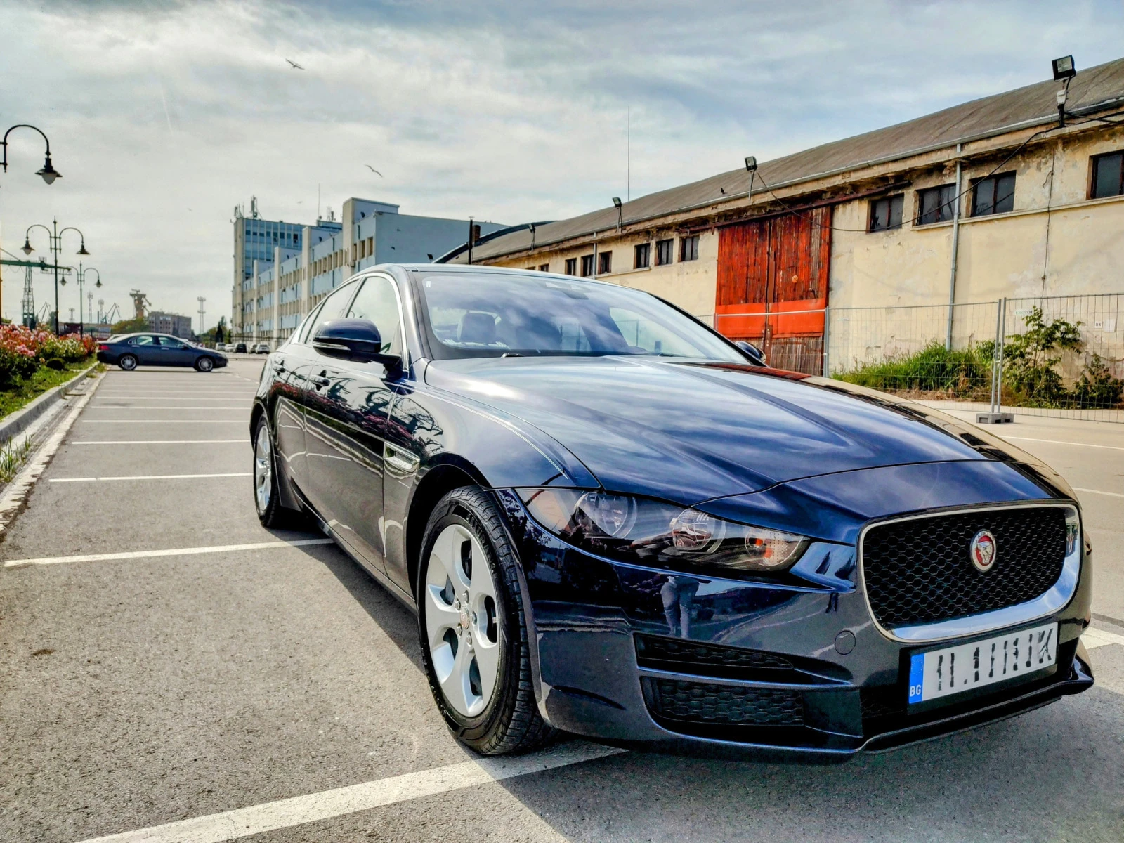 Jaguar XE 25t - изображение 3