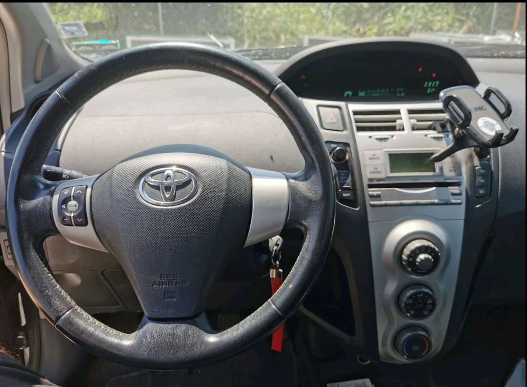 Toyota Yaris  - изображение 4
