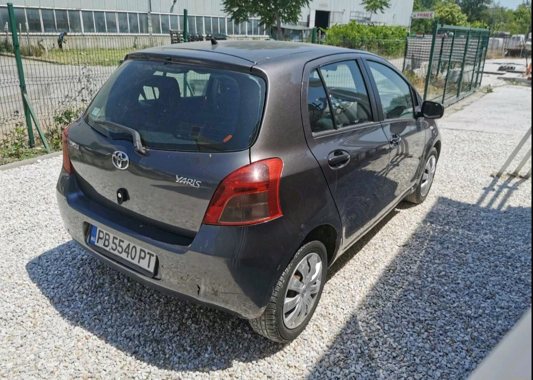 Toyota Yaris  - изображение 3