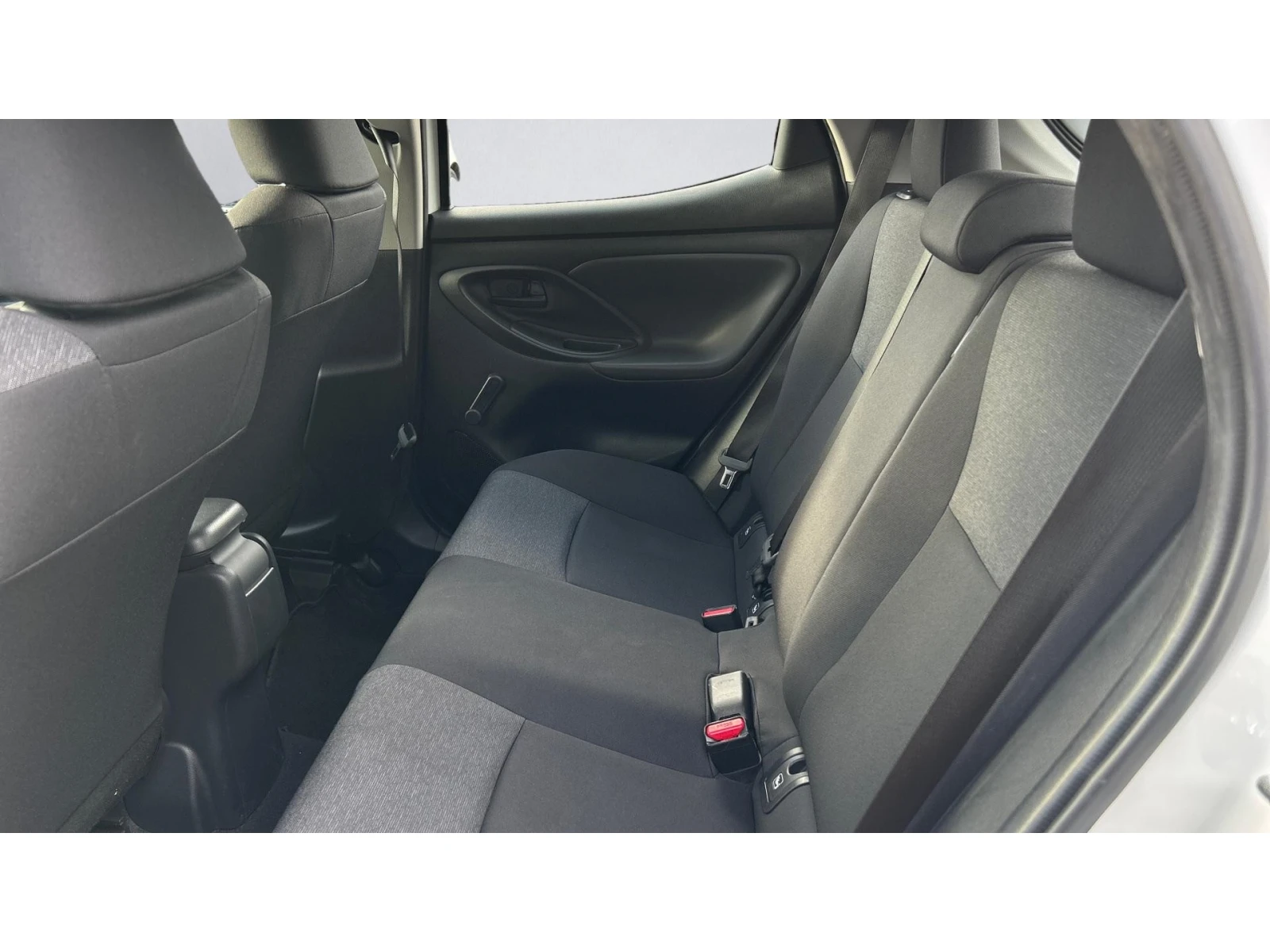 Toyota Yaris    380 . | Mobile.bg   11