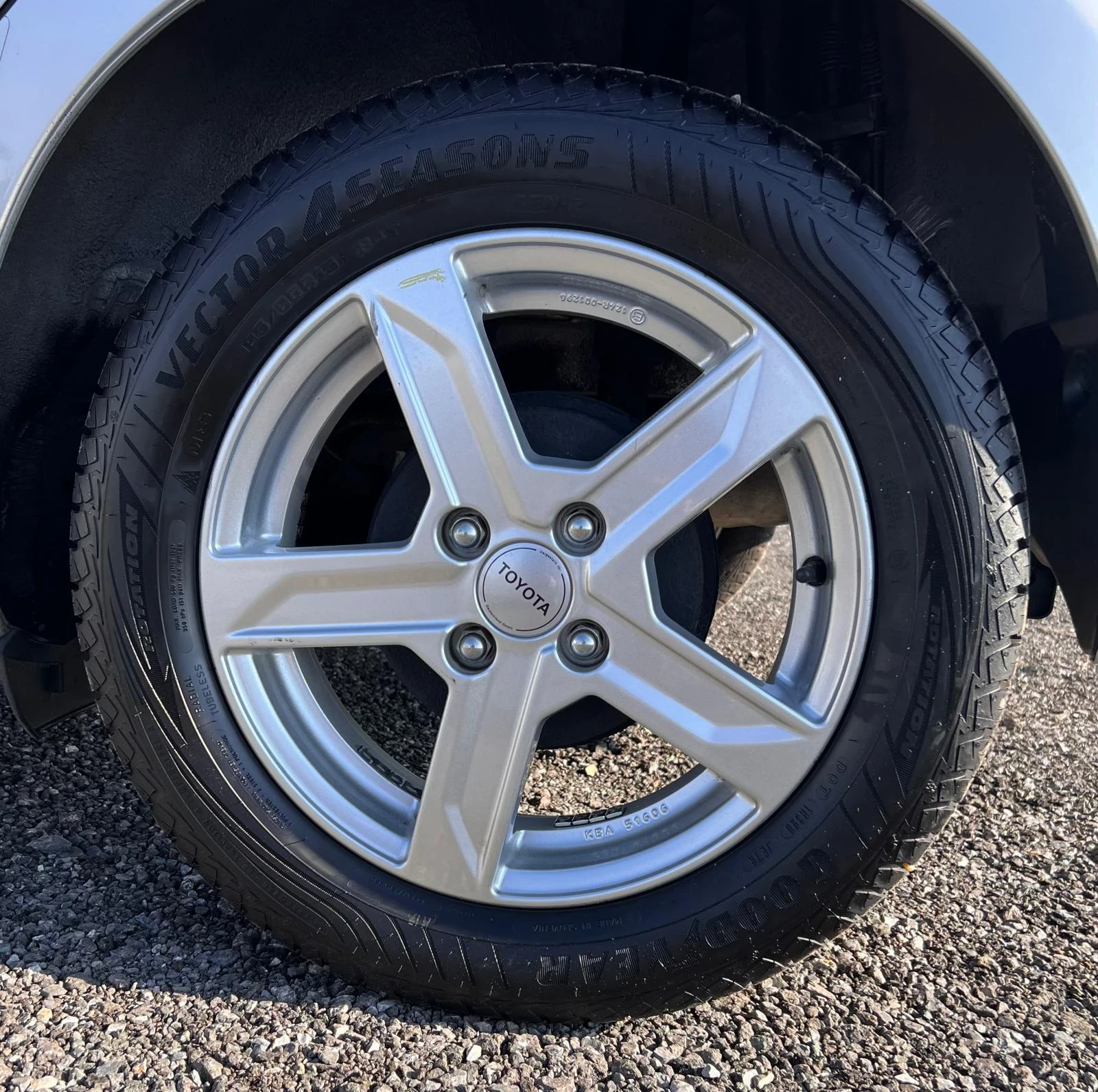 Toyota Yaris 1.3 vvt-i 99 ��.  | Mobile.bg � ����������� 13