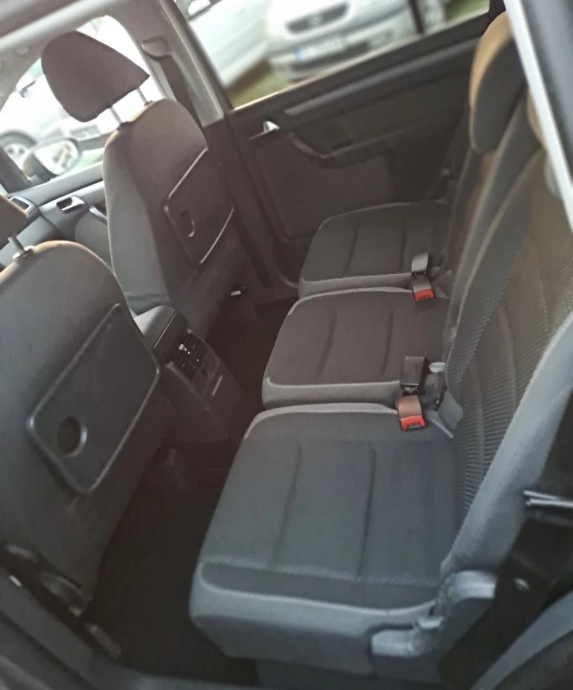 VW Touran 1.6 tdi, снимка 5 - Автомобили и джипове - 53976288