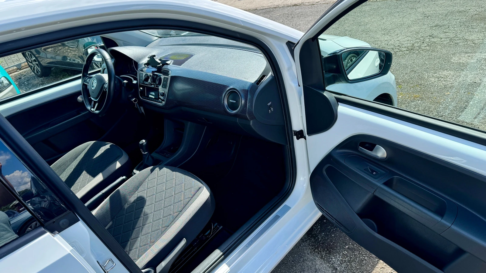 VW Up 1.0i + АГУ! Каско, ГО, Камера, PDC, NAVI, снимка 13 - Автомобили и джипове - 55132374