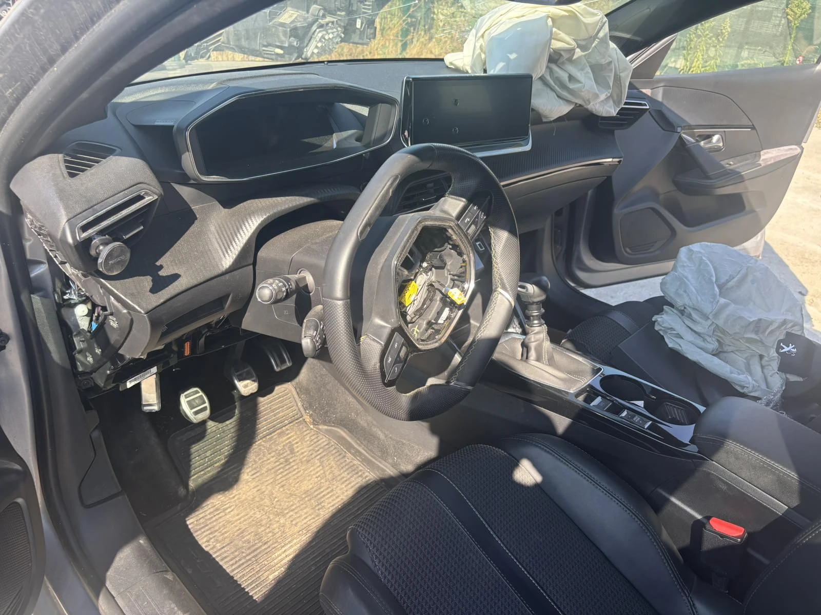 Peugeot 208 1.2T GT line, снимка 5 - Автомобили и джипове - 55746070
