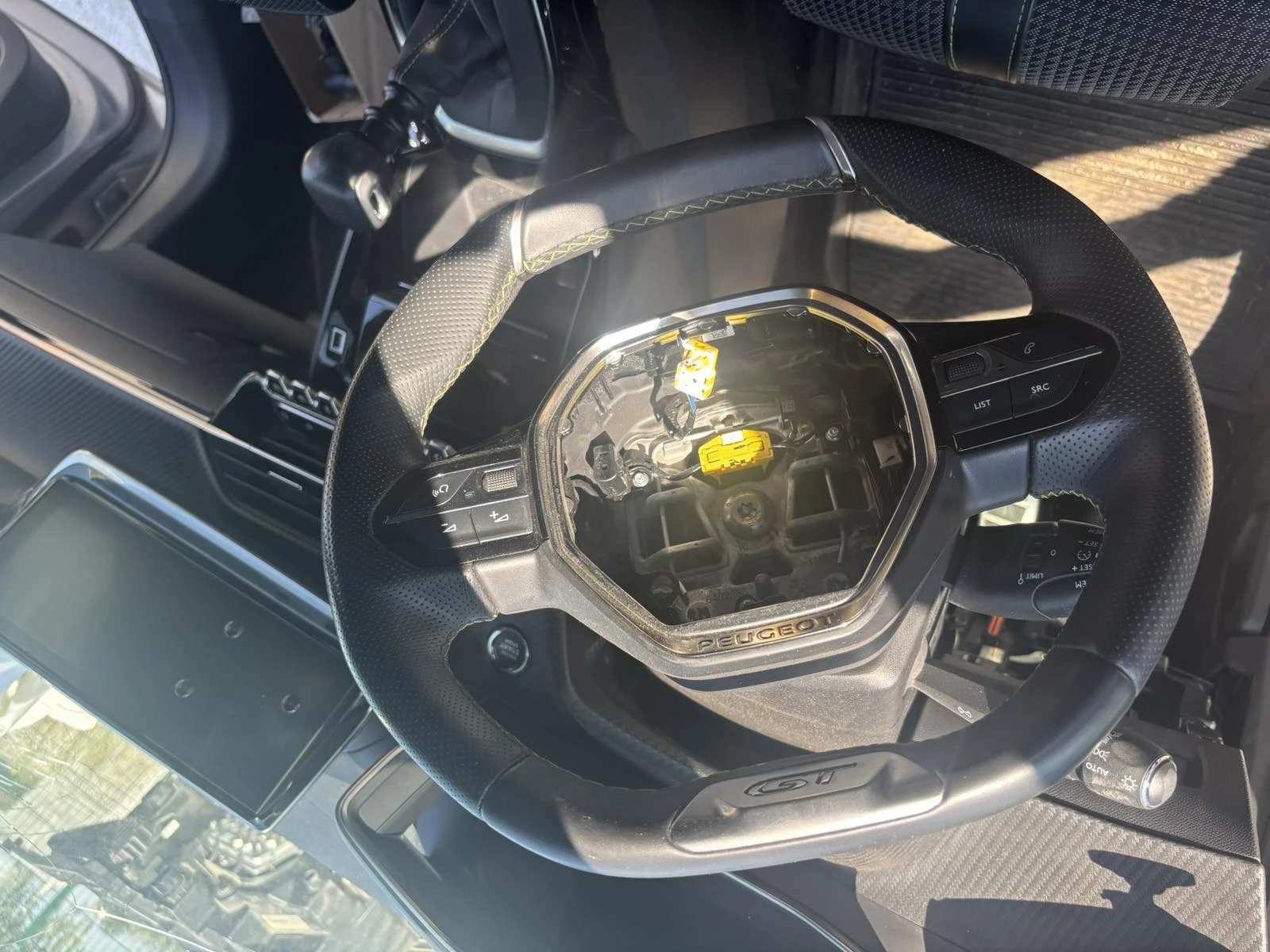 Peugeot 208 1.2T GT line, снимка 6 - Автомобили и джипове - 55746070