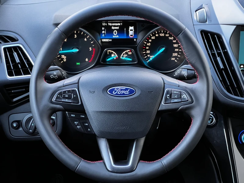 Ford Kuga 1.5TDCi ST Line 106000км Състояние НОВО, снимка 8 - Автомобили и джипове - 47411796