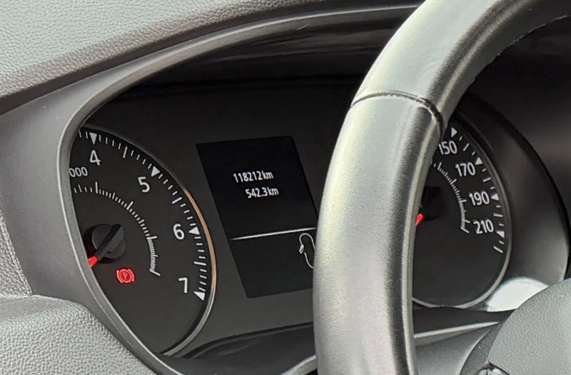 Dacia Duster, снимка 9 - Автомобили и джипове - 53405048