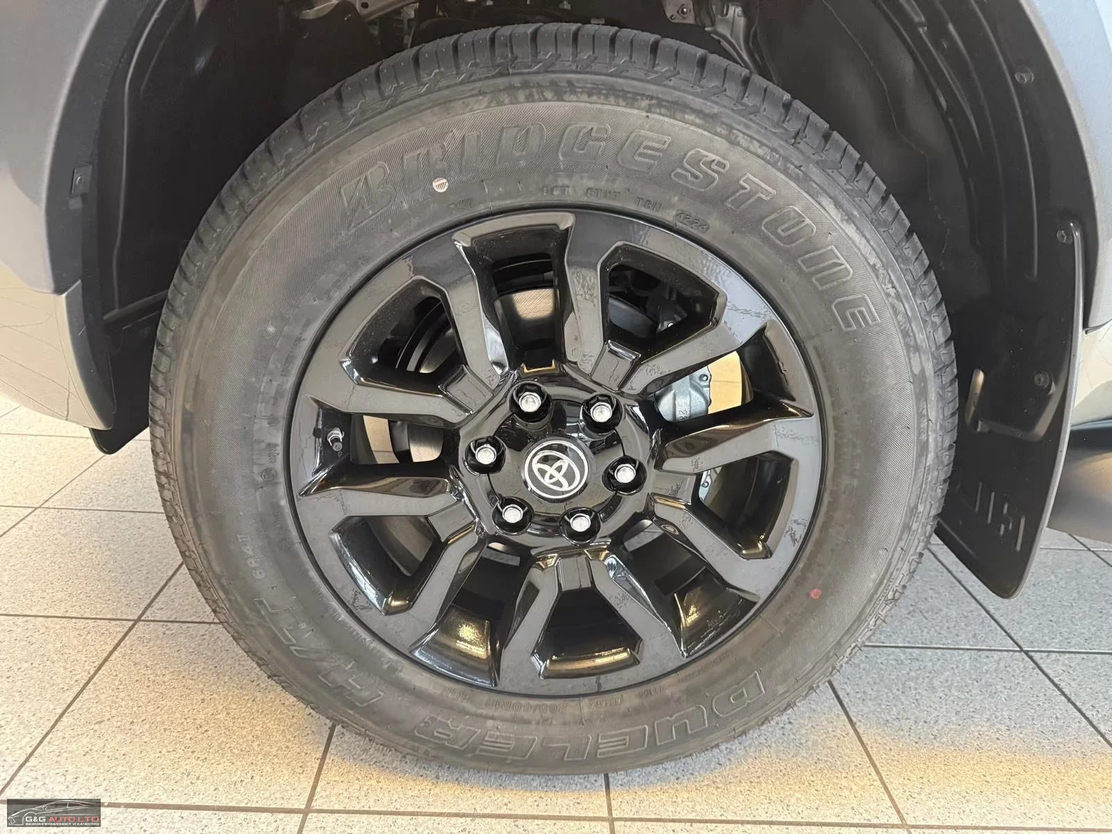 Toyota Hilux INVINCIBLE/204HP/DOUBLE-CAB/MILD-HYB./CARPLAY/430f - изображение 7